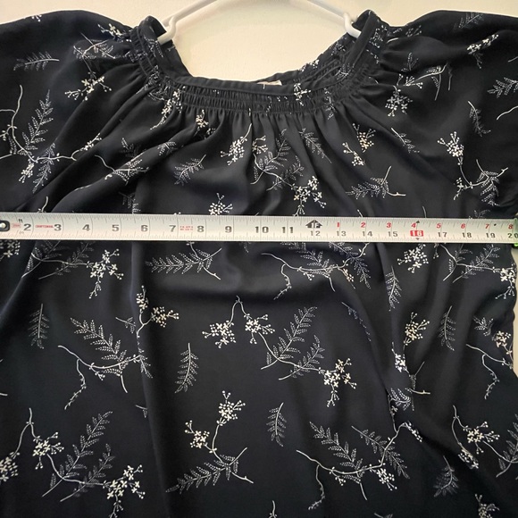 Loft Outlet SZ M Elastic Neckline Short Sleeve Blouse - Picture 10 of 10